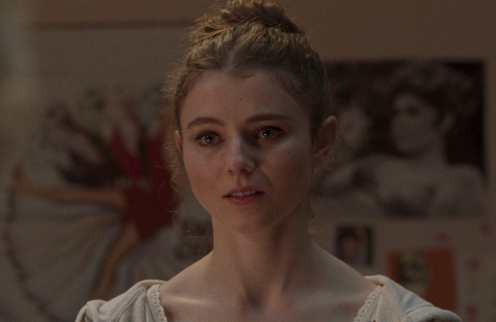     Томасин Маккензи, кадр из фильма «Прошлой ночью в Сохо» (2021)