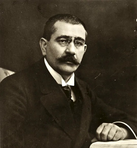 Густав Носке.