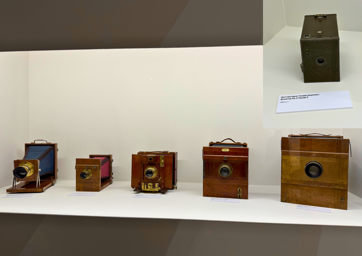 Посмотрите на фотоаппараты конца 19 начала 20 века. Это не кнопочку на смартфоне нажать.🙂