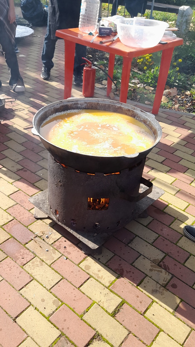 Готовится плов