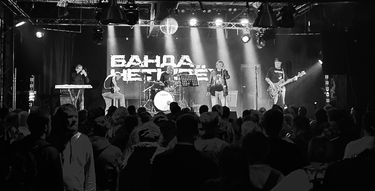 БАНДА ЧЕТЫРЕХ. Константин Мишин, Илья "Сантим" Малашенков.  Концерт в Москве в клубе Glastonberry 31.10.2025. Фотограф WASNEЦОВ