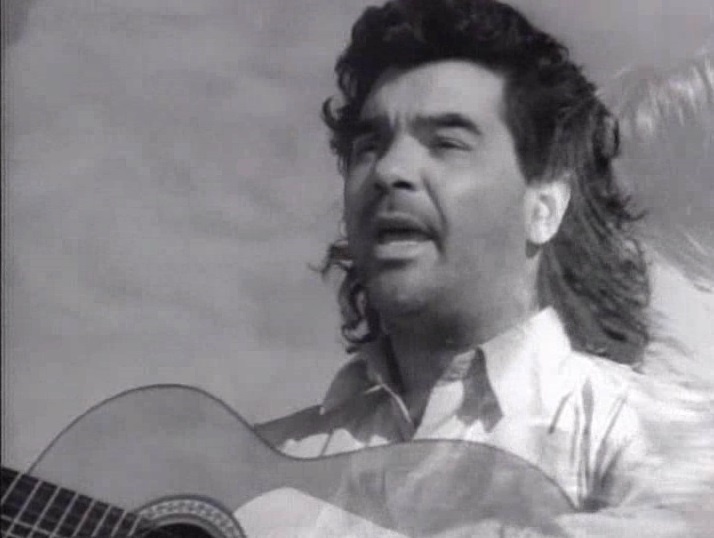 Николя Рейес - главный голос и лицо коллектива!