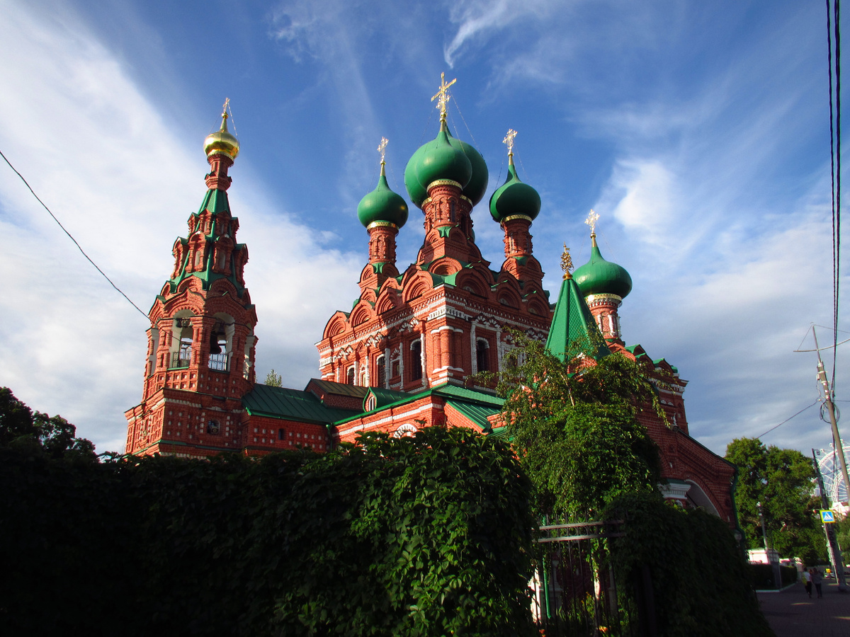 Троицкий храм XVII века в Останкине