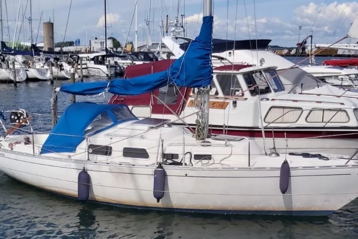    В Гётеборг яхта заходила под шведским флагом, судно было зарегистрировано на гражданина Швеции.