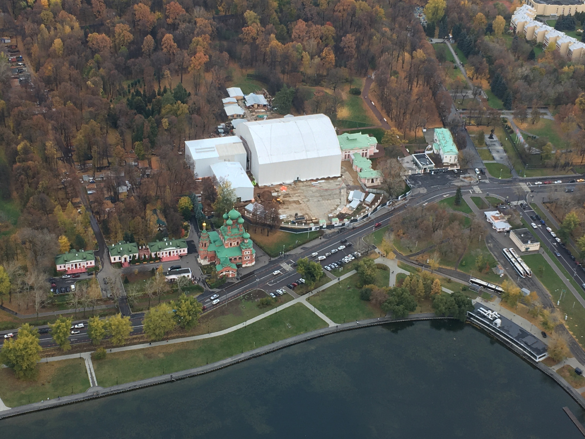 Вид на усадьбу Останкино с Останкинской телебашни