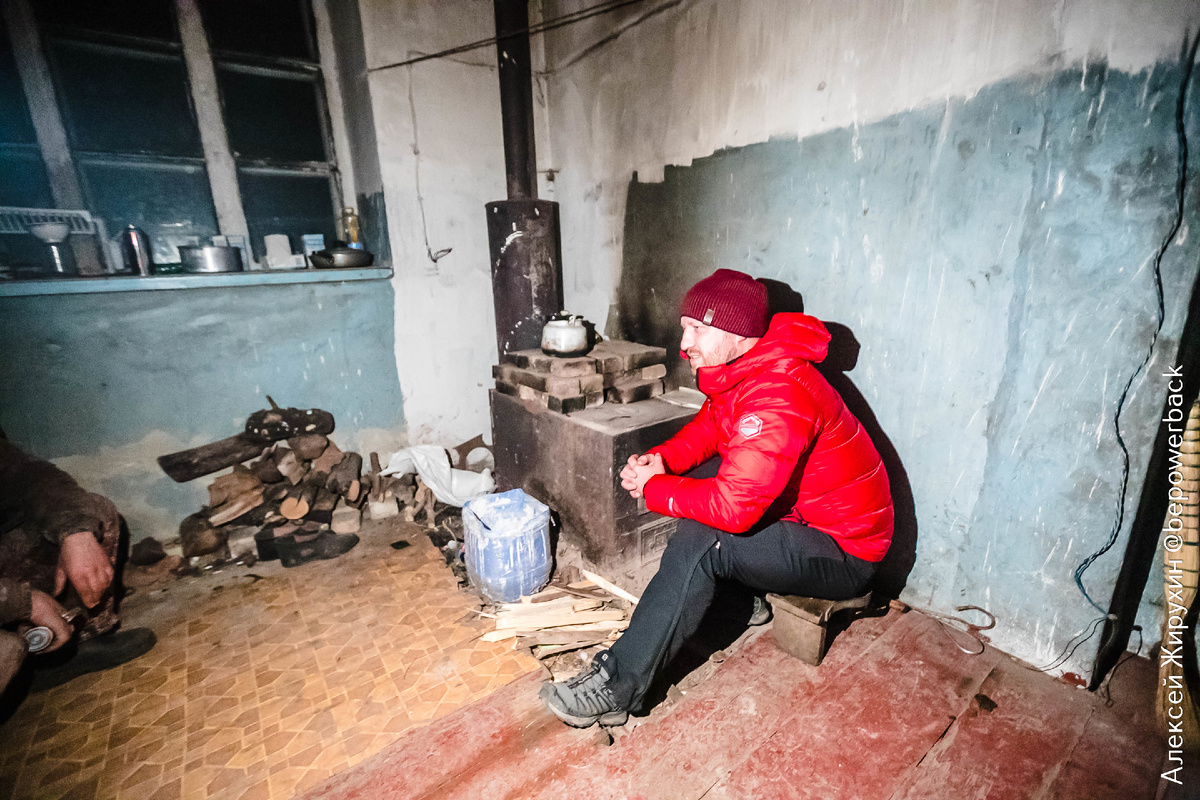 Никакой камин в загородном коттедже не даст такого ощущения подлинного, жизненно необходимого тепла