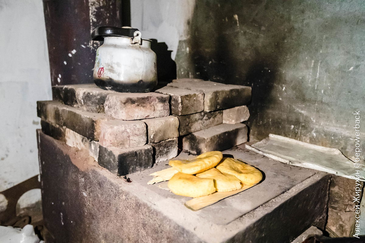 Кроме буржуйеи, есть у пастухов и газовая горелка