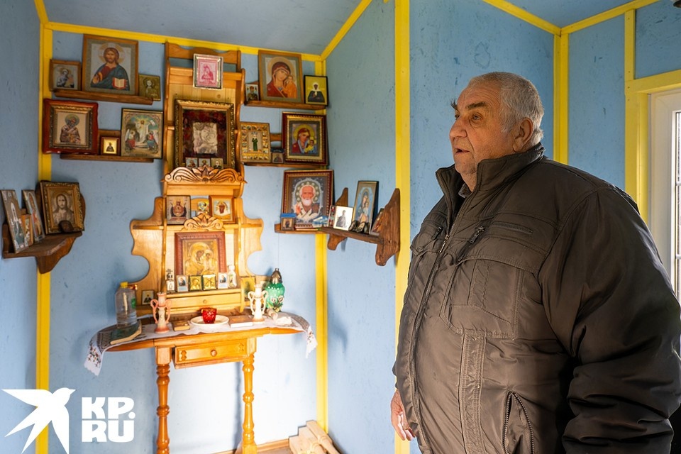    Часовню в деревне Водотока Смоленской области освятили в 2023 году в честь иконы Смоленской Божией Матери «Одигитрия», защитницы всех смолян Михаил ФРОЛОВ