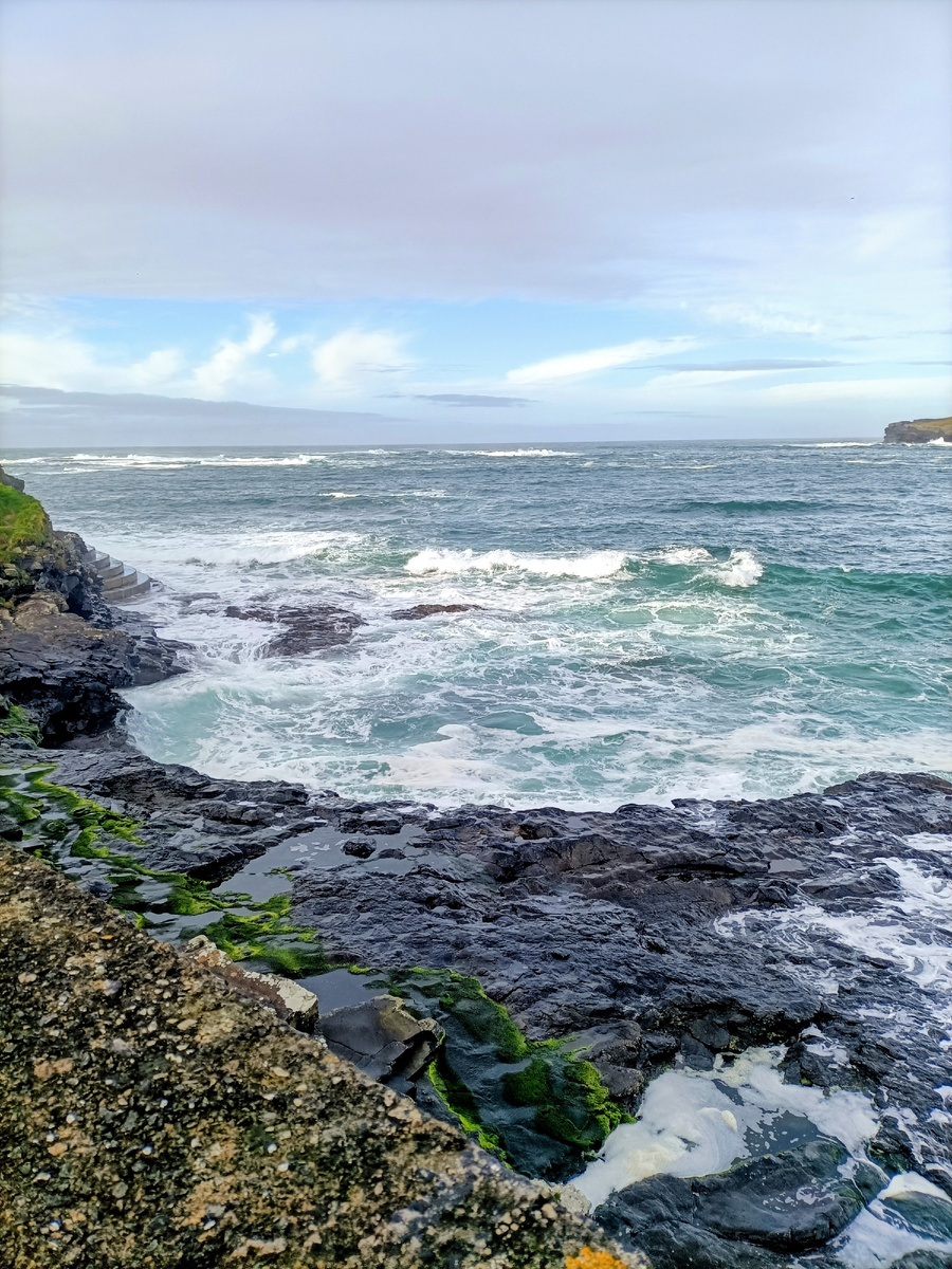 Природная бухта в Kilkee.Графство Клэр. Ирландия. Фото автора 
