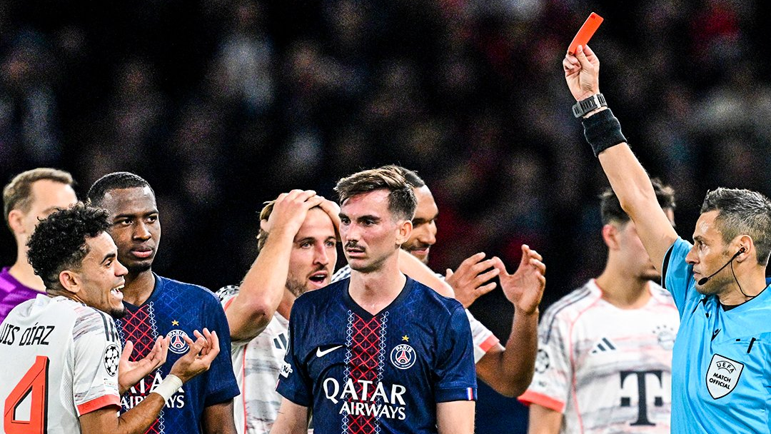     Красная карточка Луису Диасу