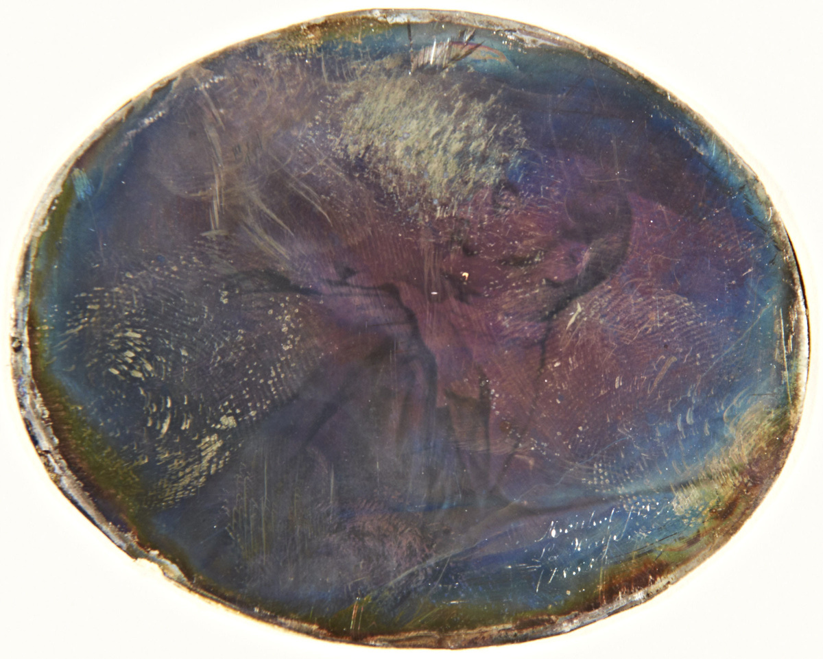 Оригинальный дагерротип имеет множество потертостей