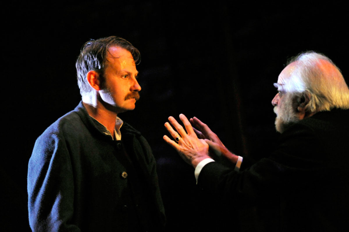 Нарцисс использует речь, чтобы манипулировать, а не для общения