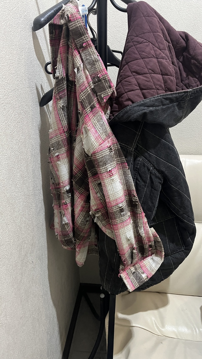 Он еще не знает что я в куртке «фуфайке» хожу😆 родители кстати спрашивали у меня, Настя что это за куртка на тебе😆