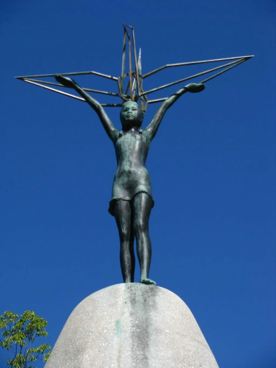 Памятник Садако Сасаки в Хиросиме