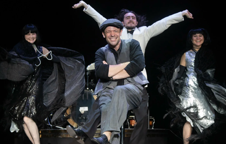 Спектакль "Сатирикона"/Артём Осипов в роли Скапена