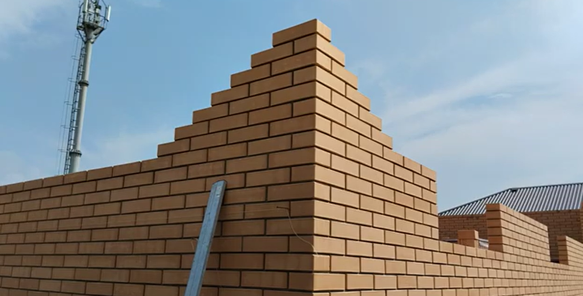 Искусство угла: Мастерство кирпичной кладкѝ угловых соединений