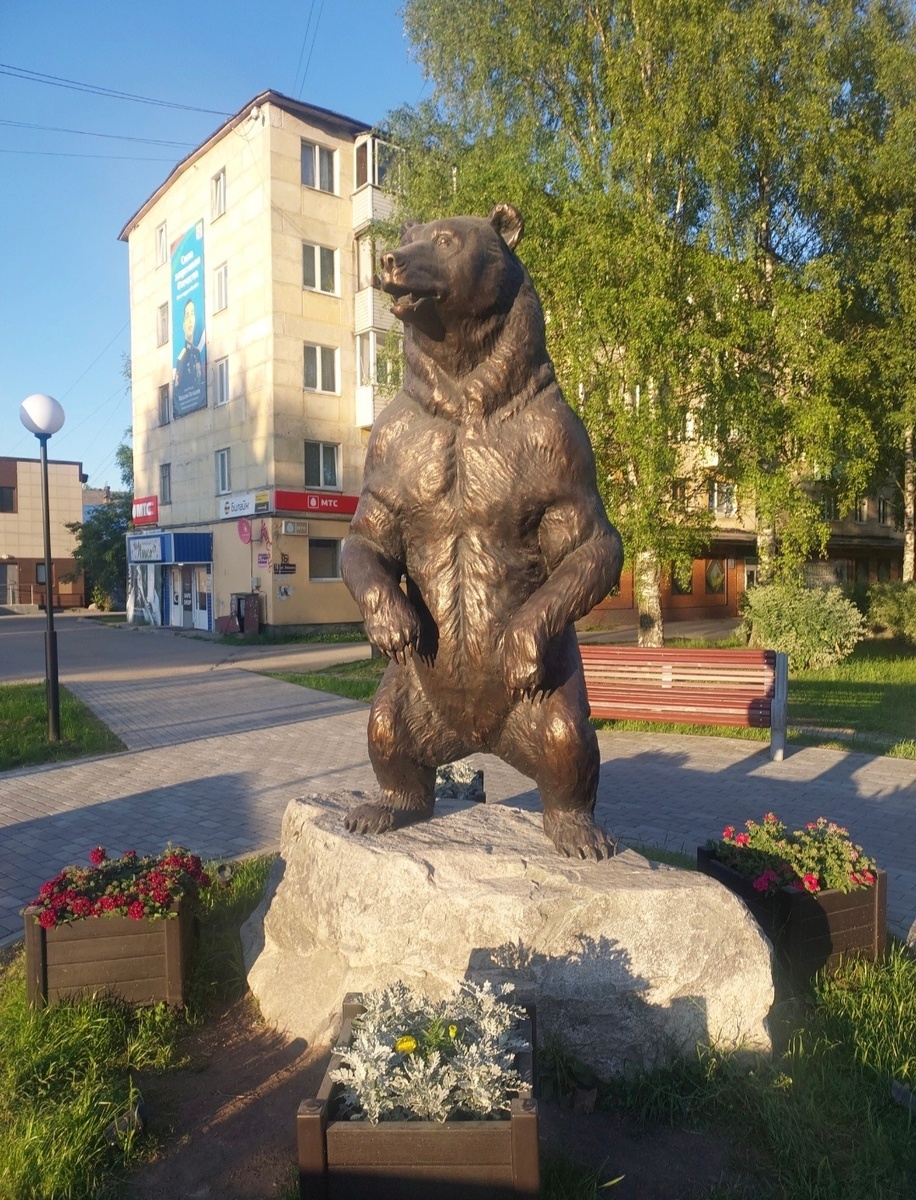 Скульптура медведя. Фото из архива автора канала "skazohniza-m4rk"