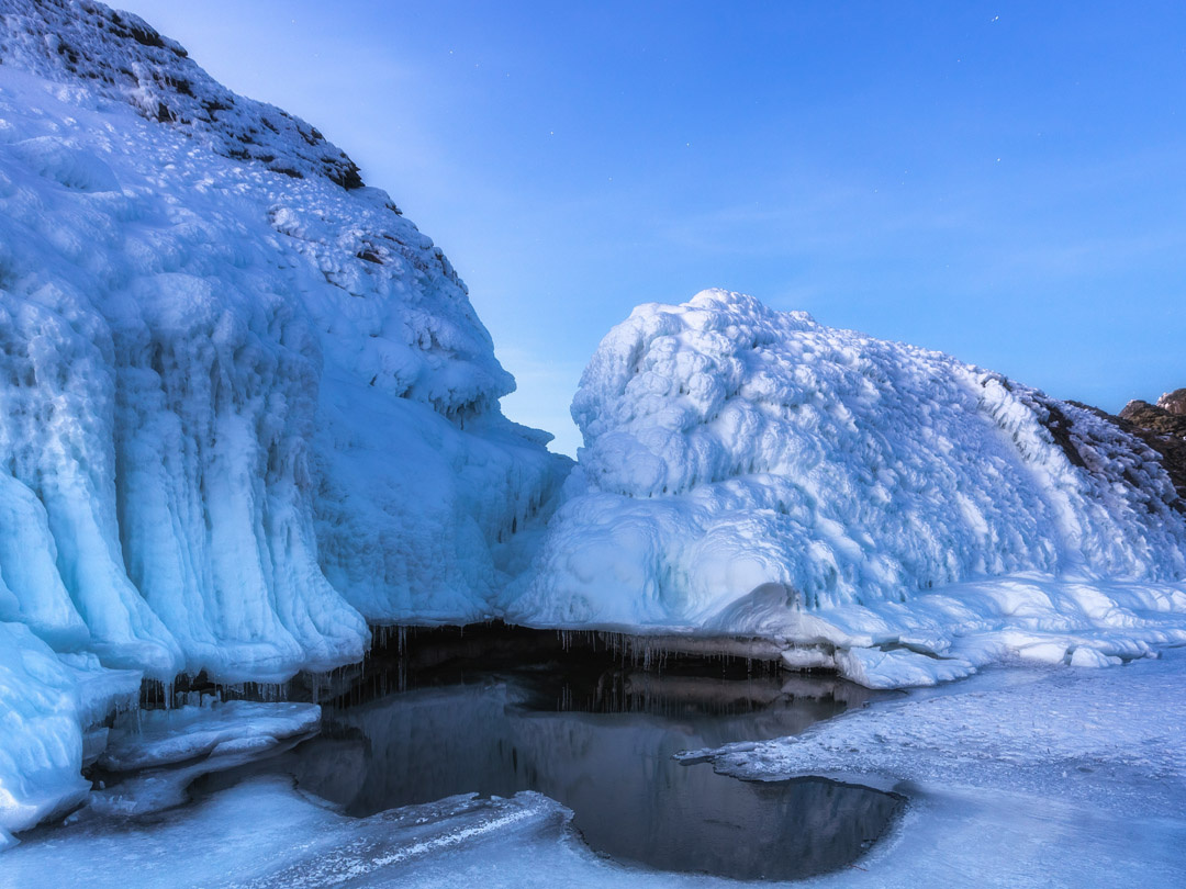 Тонкий лед в прибрежной зоне 