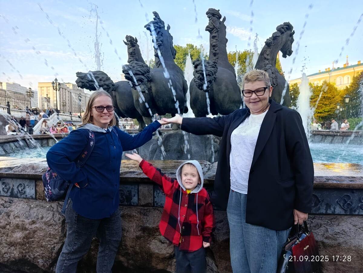 Штаны ещё без значка на ... Сами знаете где. 