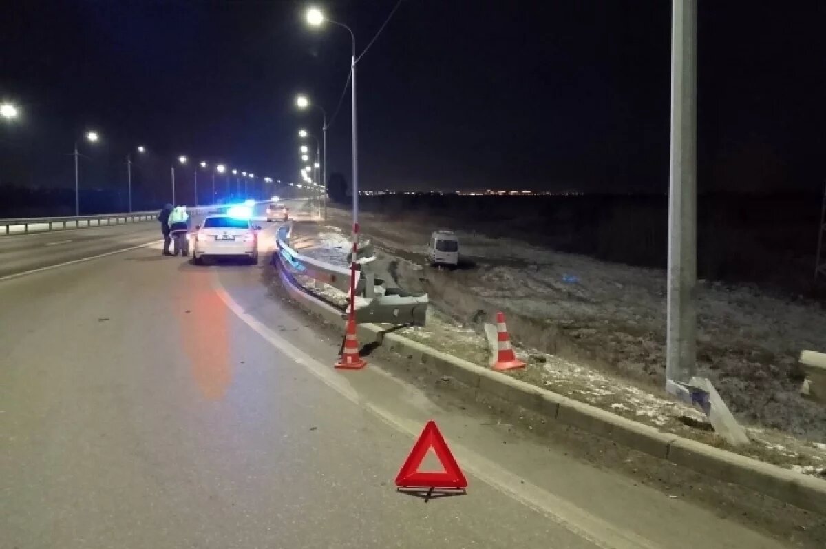    Автобус с детьми врезался в ограждение под Тюменью, есть пострадавший