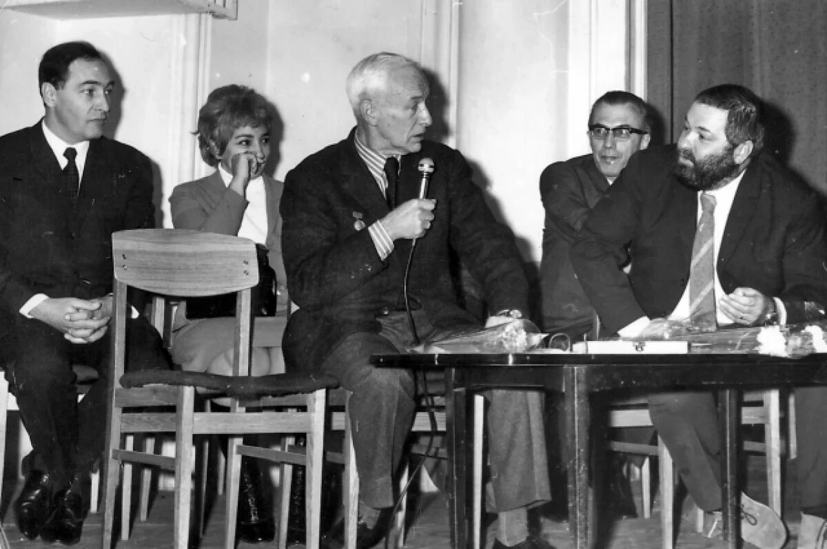    Вячеслав Тихонов, Татьяна Лиознова, Роман Кармен и Юлиан Семёнов на встрече со зрителями. 1973 год.