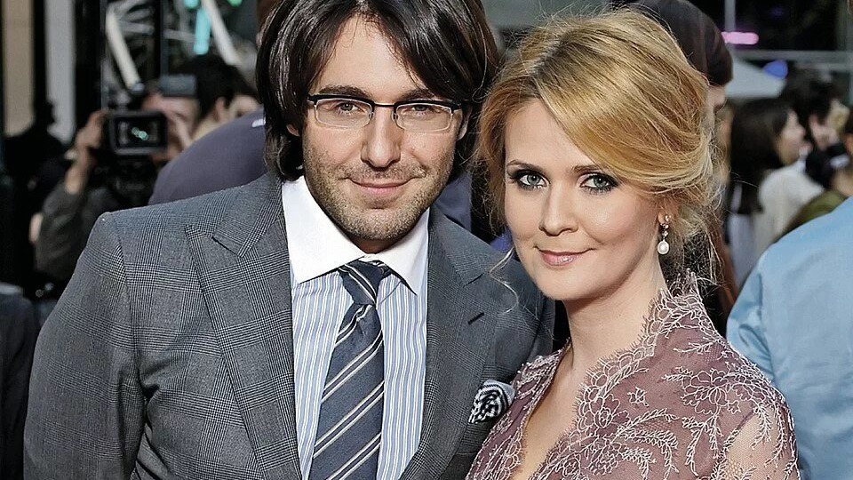 "Строгая, но справедливая...". Что известно о жизни супруги популярного телеведущего Андрея Малахова - Натальи Шкулевой?