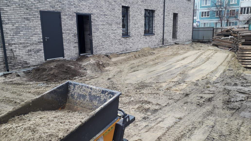 За 8 часов развезли 2 грузовика песка на думпере BAUMECH.