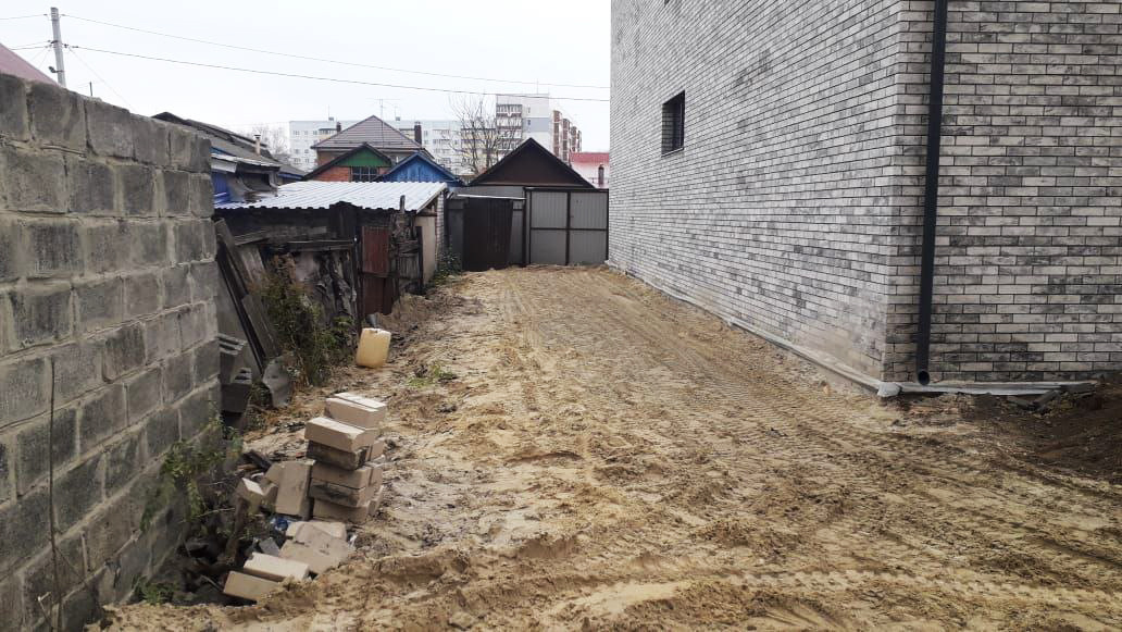 За 8 часов развезли 2 грузовика песка на думпере