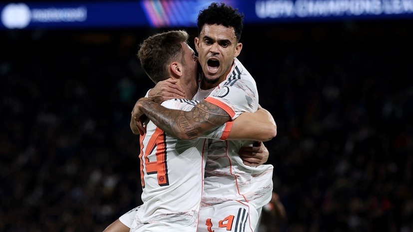     Футболисты «Баварии» Йосип Станишич и Луис Диас Gettyimages.ru Crystal Pix/MB Media / Contributor