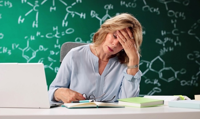    Чиновники под видом повышения режут зарплаты учителей