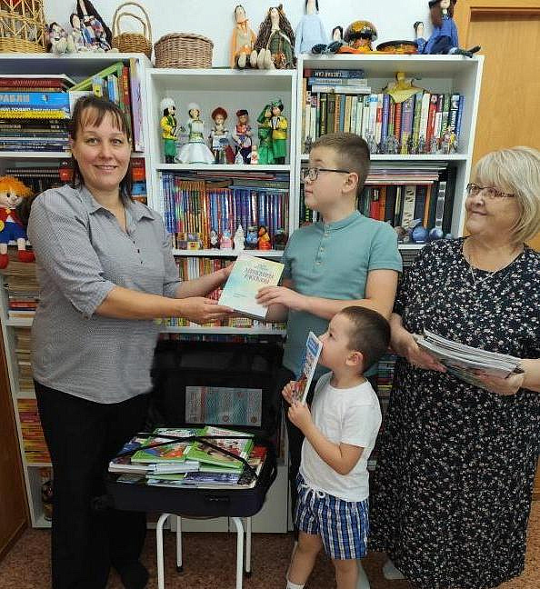   Семьи Сургутского района продолжают объединятся вокруг чтения