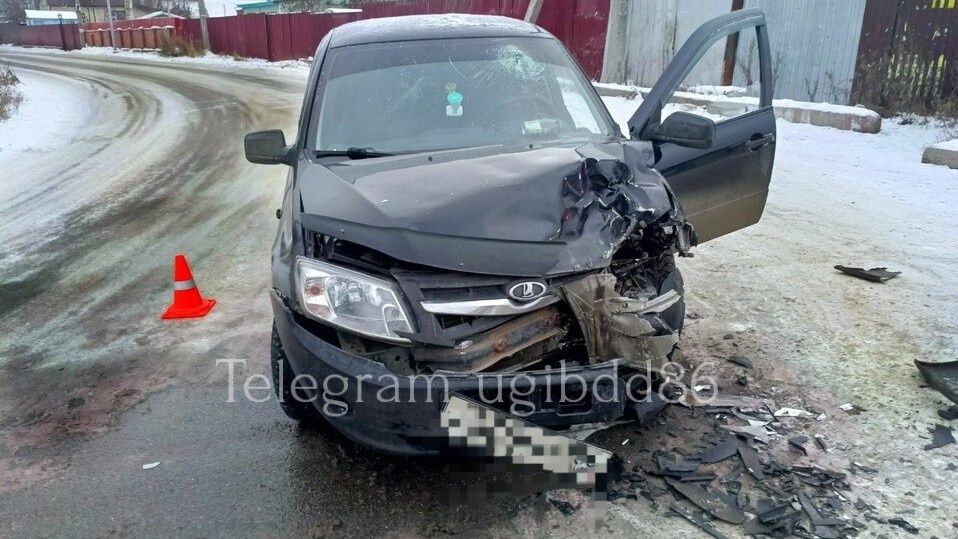    В Ханты-Мансийске нетрезвый водитель без прав спровоцировал ДТП с пострадавшими