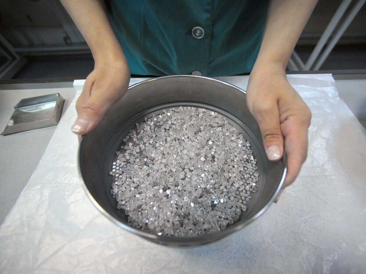    Центр сортировки алмазов акционерной компании "Алроса"© РИА Новости / Александр Уткин