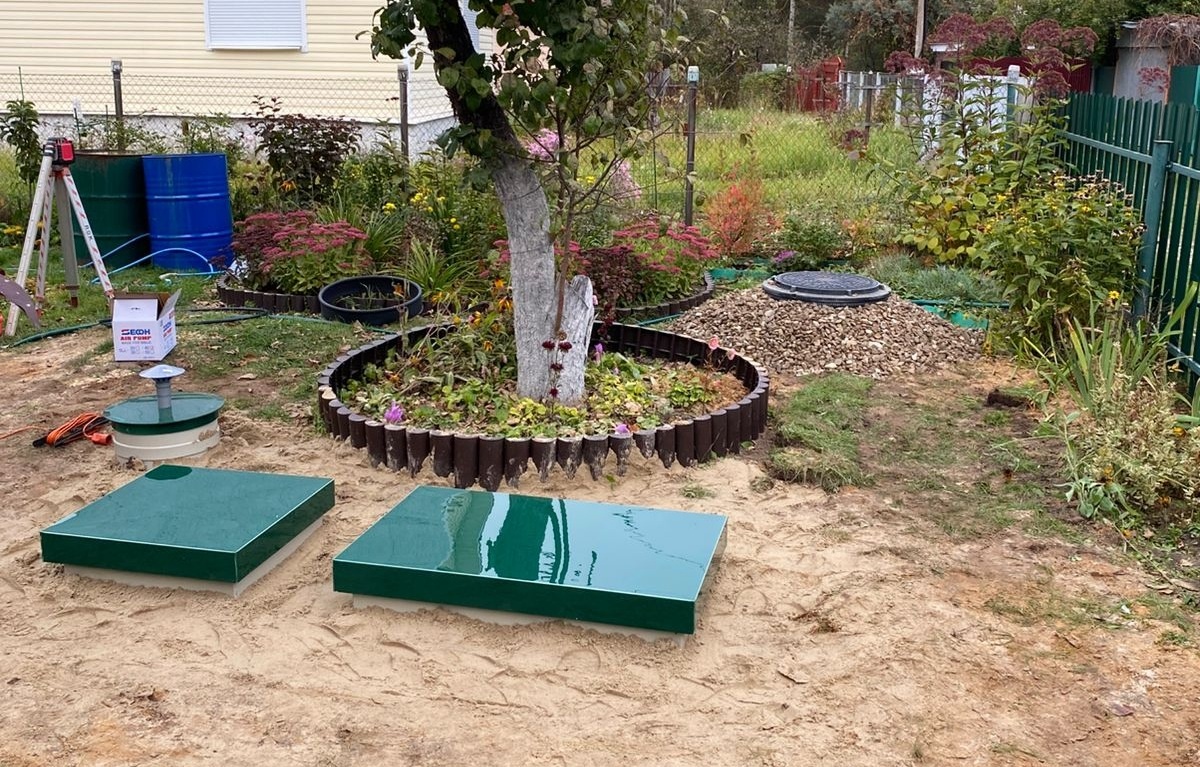 Станция биологической очистки ТВЕРЬ Classic 0.8ПН с принудительным сбросом воды в колодец "альпийская горка", рассчитана на семью из пяти человек