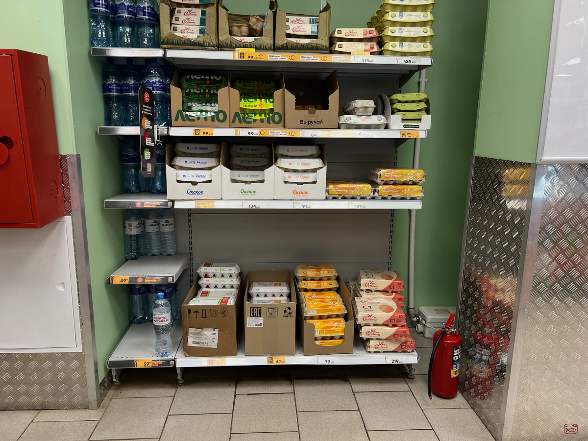 Они б еще в подсобку яйца спрятали!