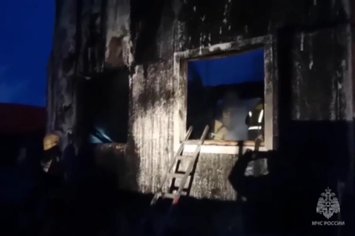    При пожаре в дачном доме в Сургуте выжили три человека