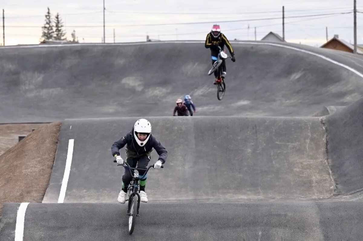    Денис Паслер проверил ход строительства BMX-трассы в Богдановиче