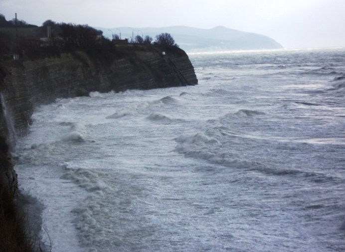 Шторм, красота просто бомбическая, жаль камера не передаёт атмосферу.