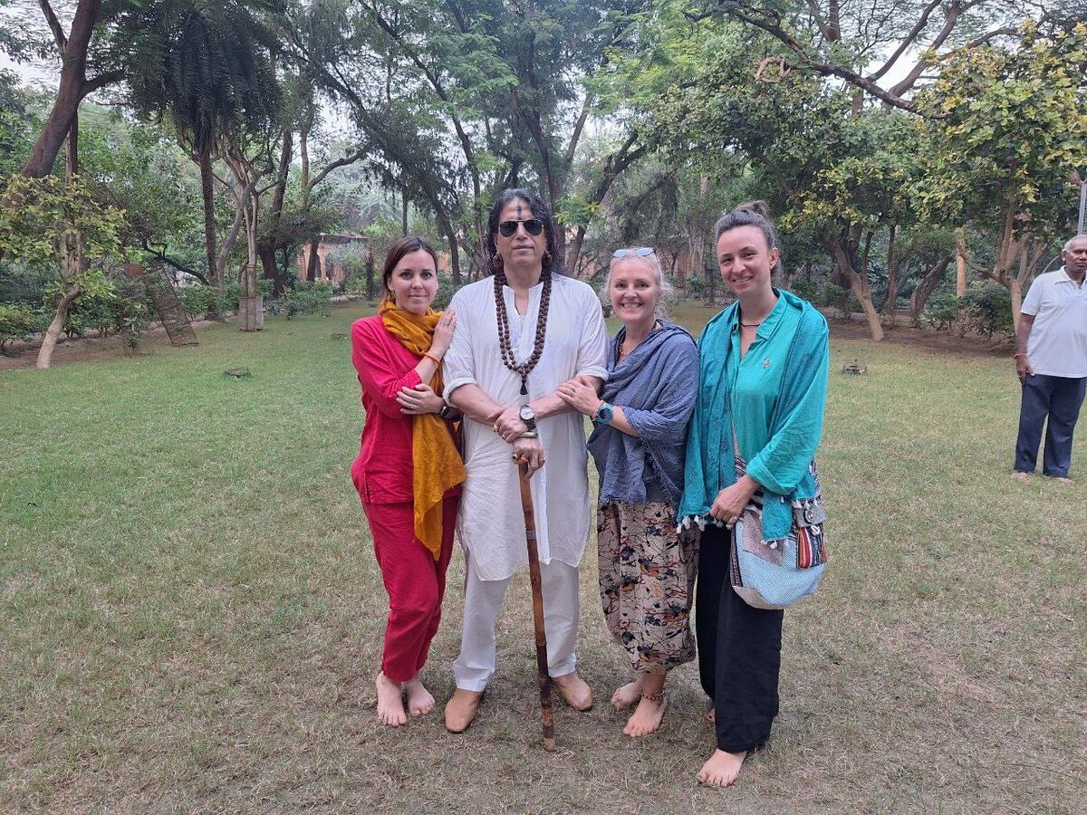 Шри Шайлендра Шарма и участники встречи 