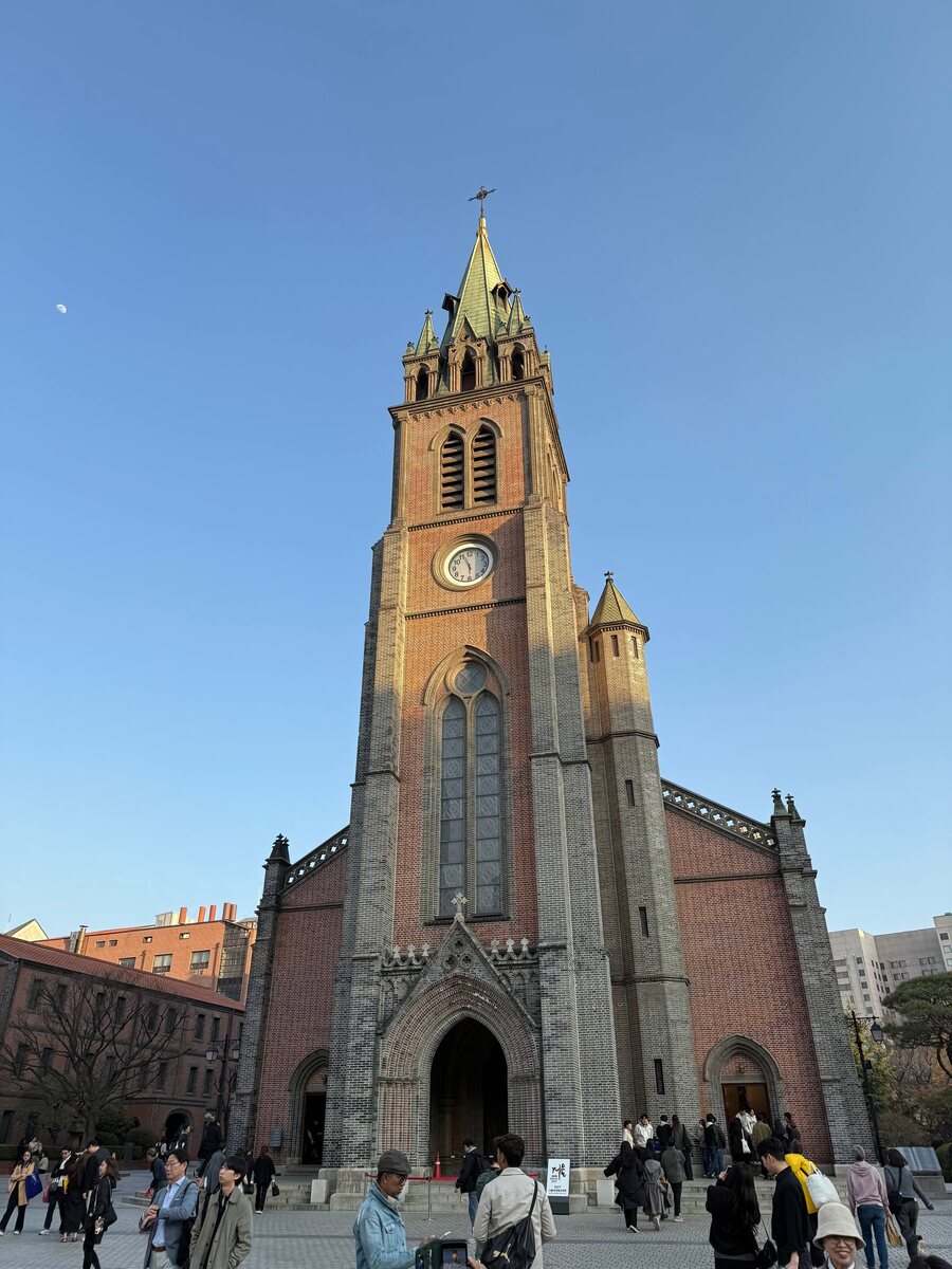 Католический храм в Сеуле 