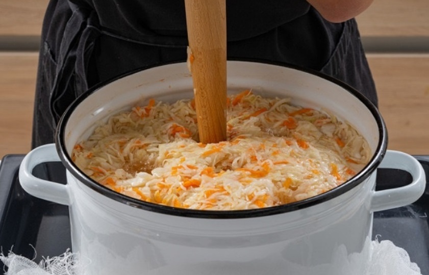 Настоящий вкус квашеной капусты по рецепту бабушки: квашеная капуста по ГОСТу 1956 года — попробуй, как в детстве!