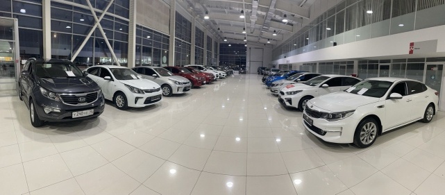 Типовой автосалон нашей страны.