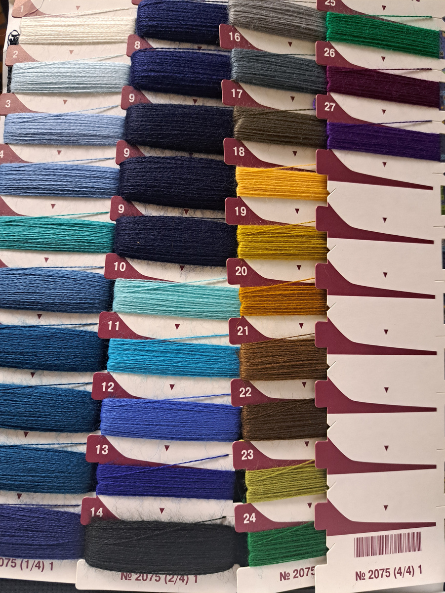 Шерстяные ниточки Риолис. Может кто-то сможет отгадать сюжет по цветовой гамме?!