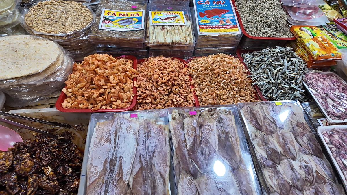 Ассортимент на рынке. Листай галерею...