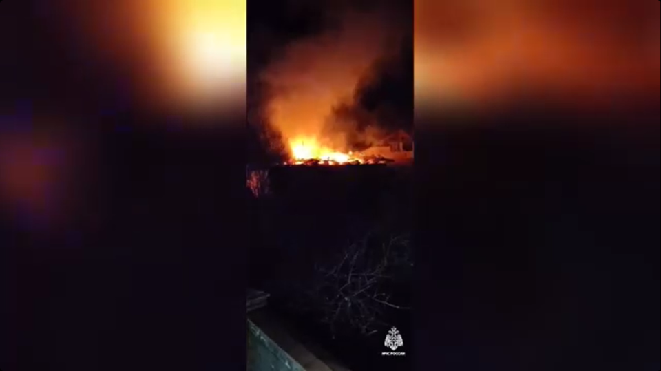    Крупный пожар в жилом доме Горно-Алтайска. Источник: Пресс-служба ГУ МЧС России по Республике Алтай