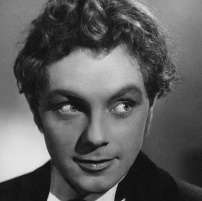 Фото: Кирилл Лавров в молодости 