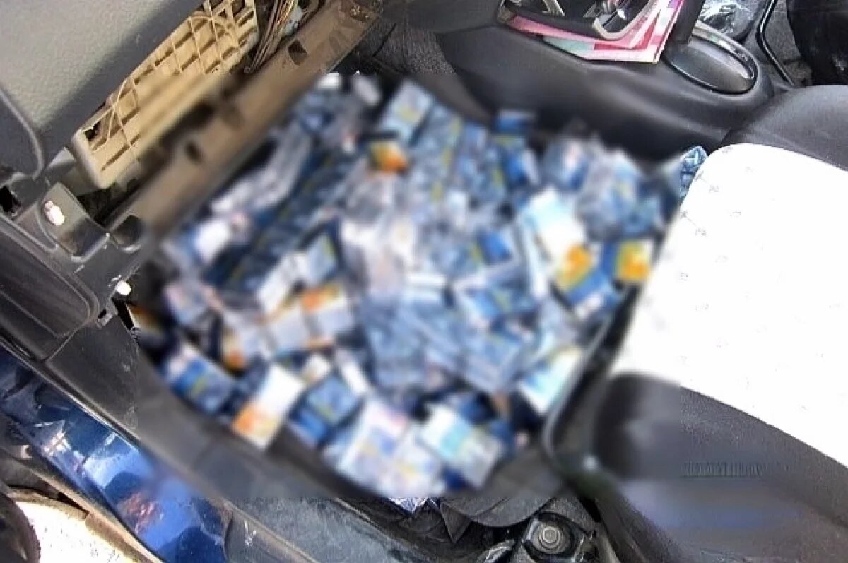    Иностранка пыталась ввезти в Бурятию 4 тысячи сигарет в панели автомобиля