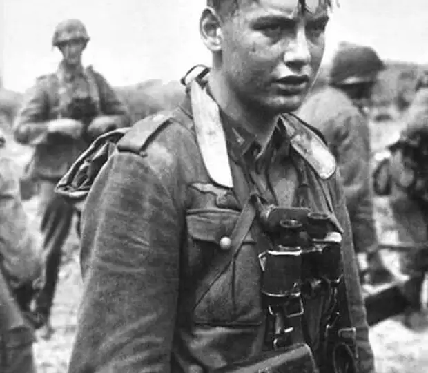 Русские унизили нас: немец шёл, придерживая штаны руками, слёзы катились по щекам градом