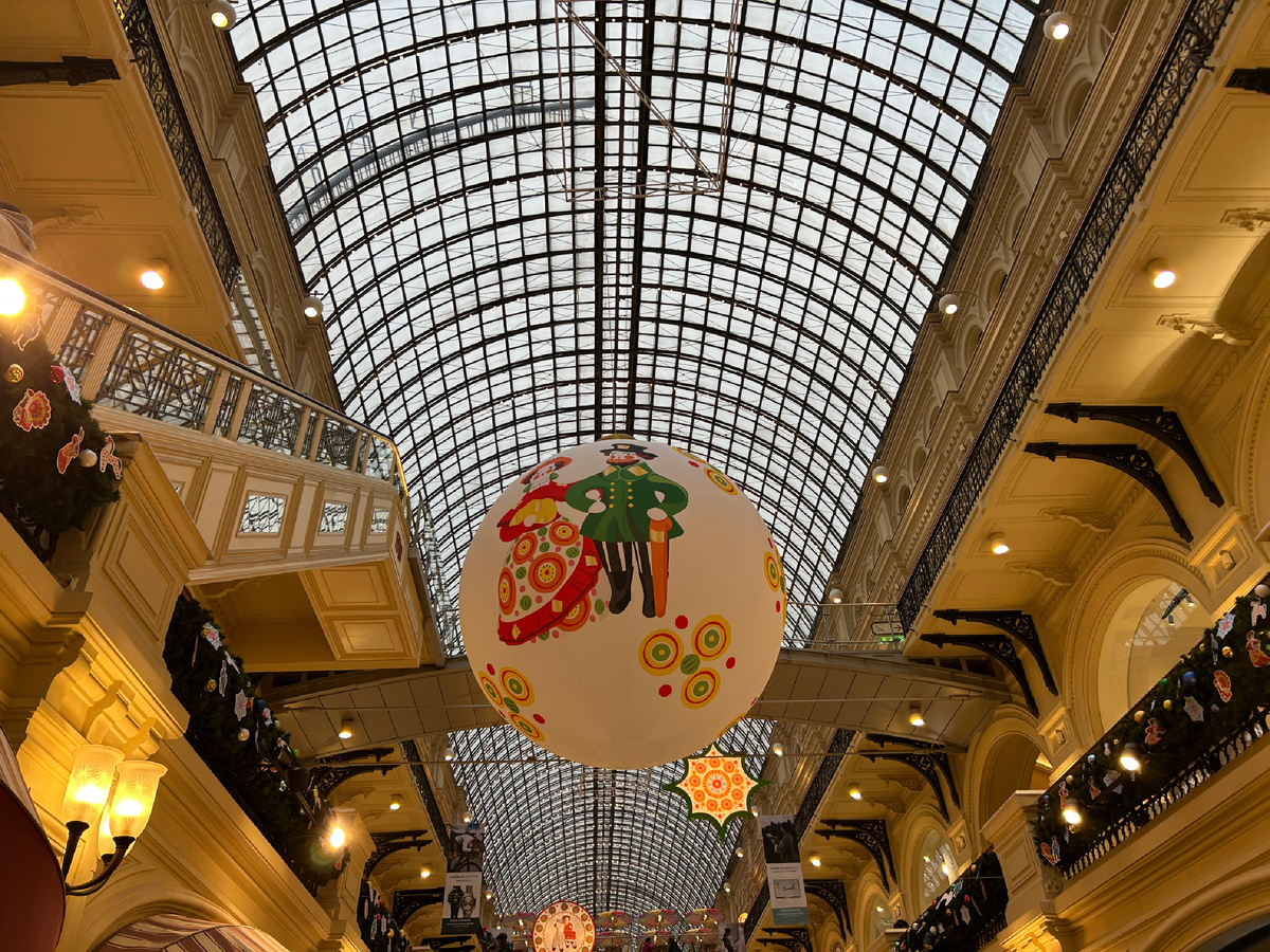 Фото автора. ГУМ украшают к Новому году 