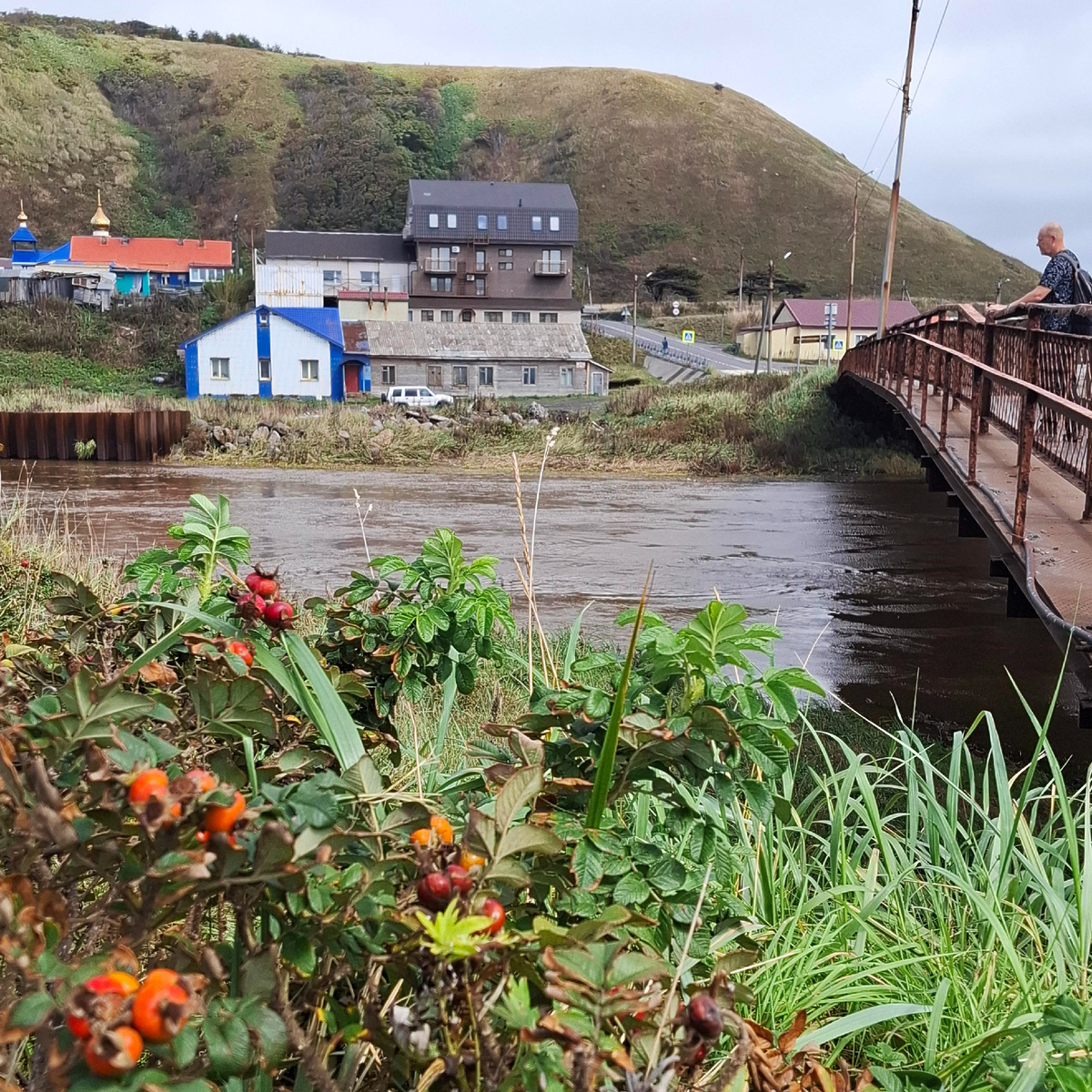 Курильск. Идём в магазин. Фото автора.